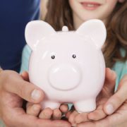 Comment dépenser moins cher pour son enfant ?